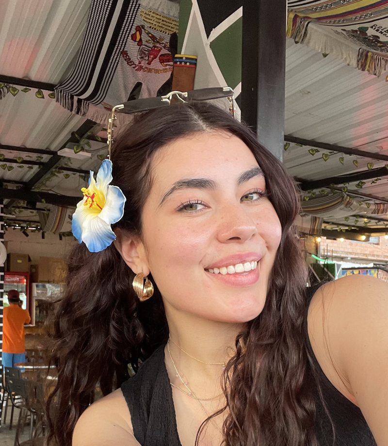 Catalina sonriendo